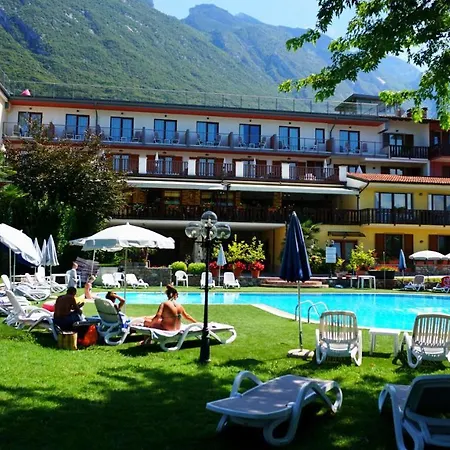 Готель Park Val Di Monte ***s Мальчезіне