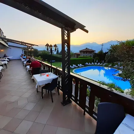 Готель Park Val Di Monte ***s Мальчезіне